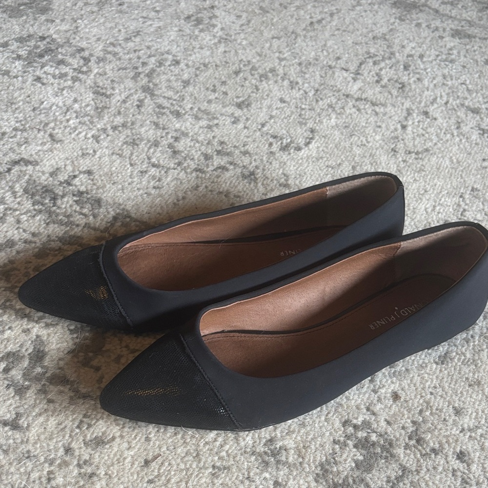 Donald pliner snake cap toe pointed Black Flats